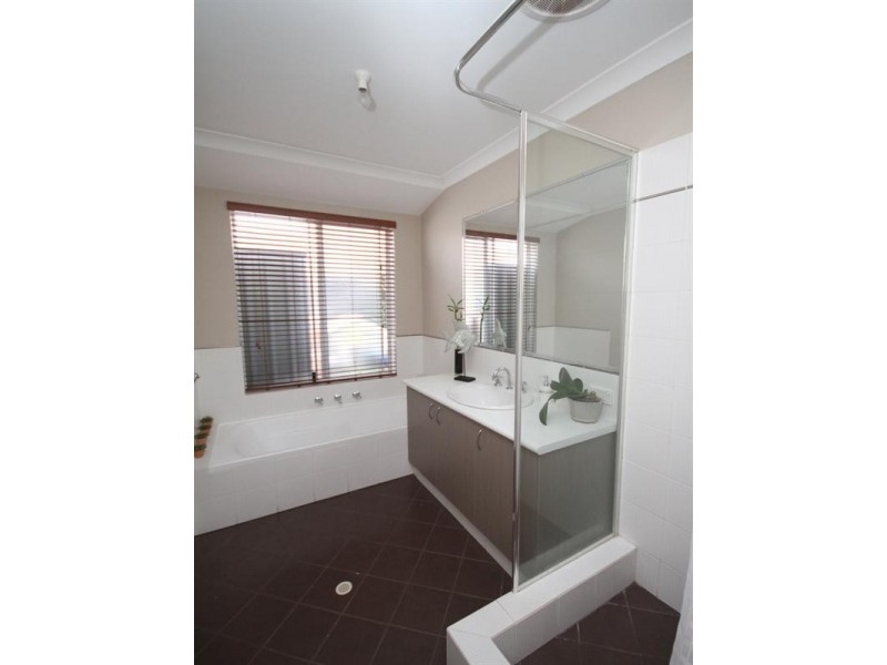 85 Edgecombe Pass, Aveley WA 6069