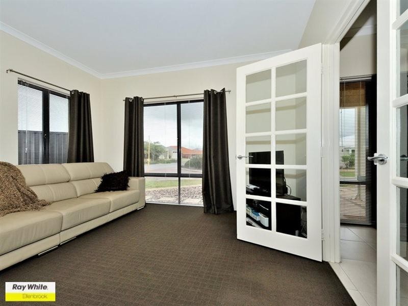 9 Vaspar Link, Aveley WA 6069