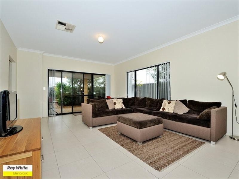 9 Vaspar Link, Aveley WA 6069
