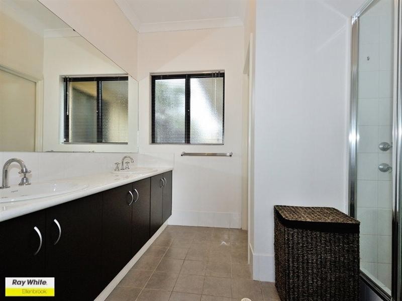 9 Vaspar Link, Aveley WA 6069