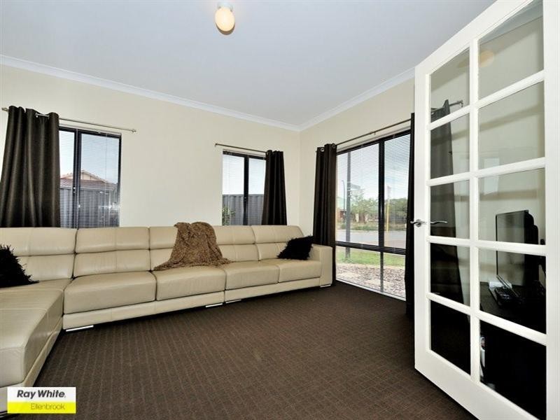9 Vaspar Link, Aveley WA 6069