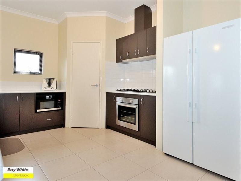 9 Vaspar Link, Aveley WA 6069