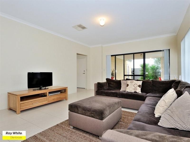 9 Vaspar Link, Aveley WA 6069