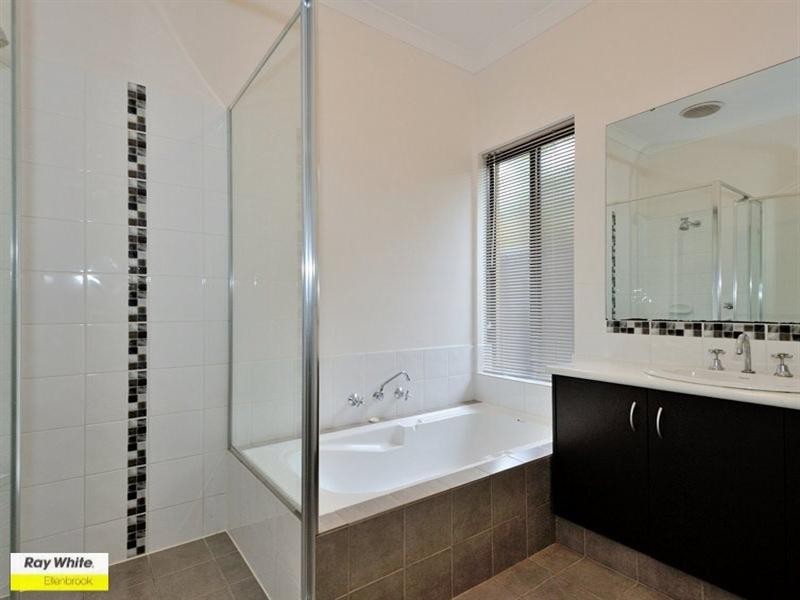 9 Vaspar Link, Aveley WA 6069