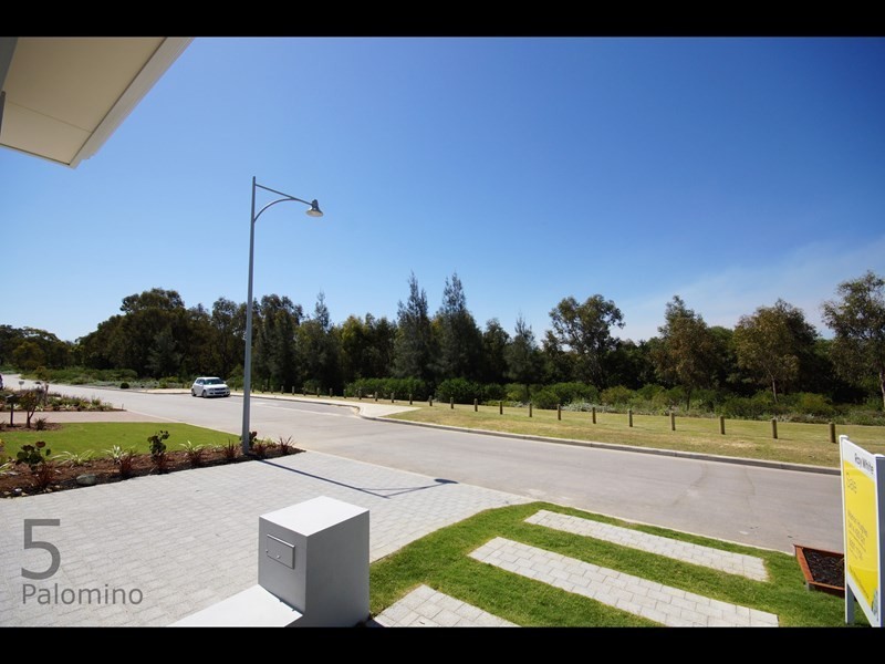 5 Palomino Prom, The Vines WA 6069