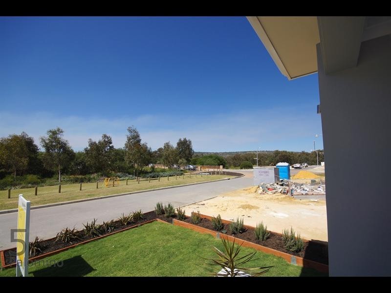 5 Palomino Prom, The Vines WA 6069