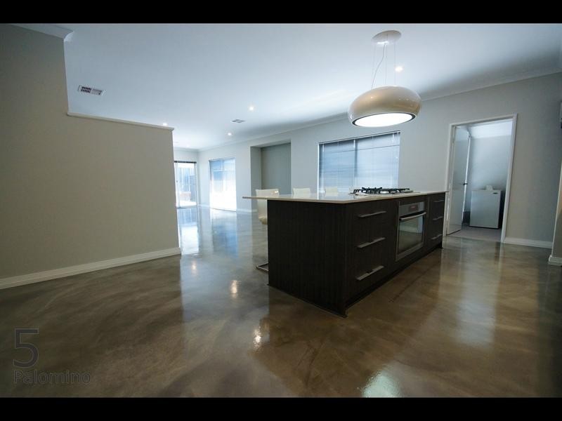 5 Palomino Prom, The Vines WA 6069