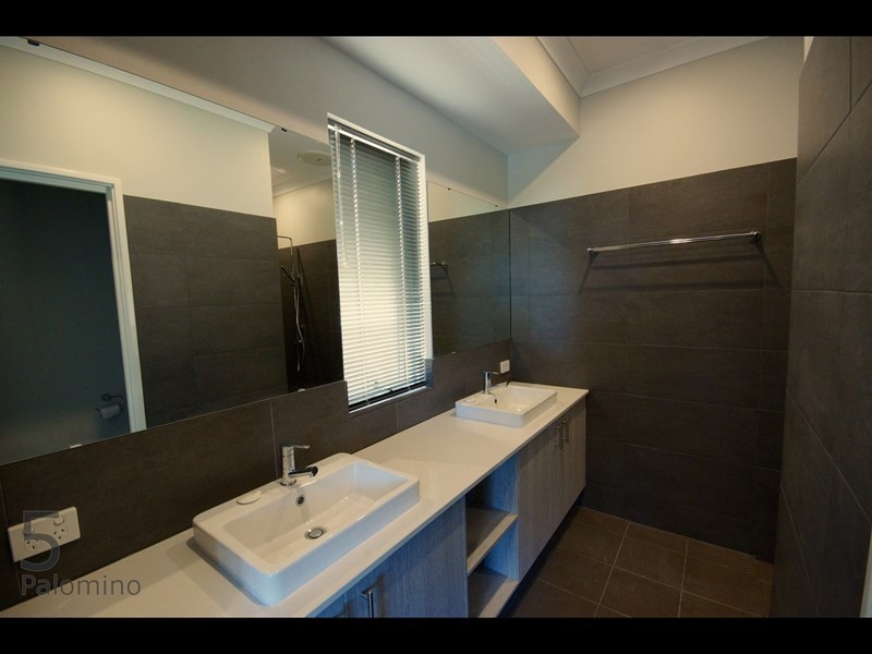 5 Palomino Prom, The Vines WA 6069