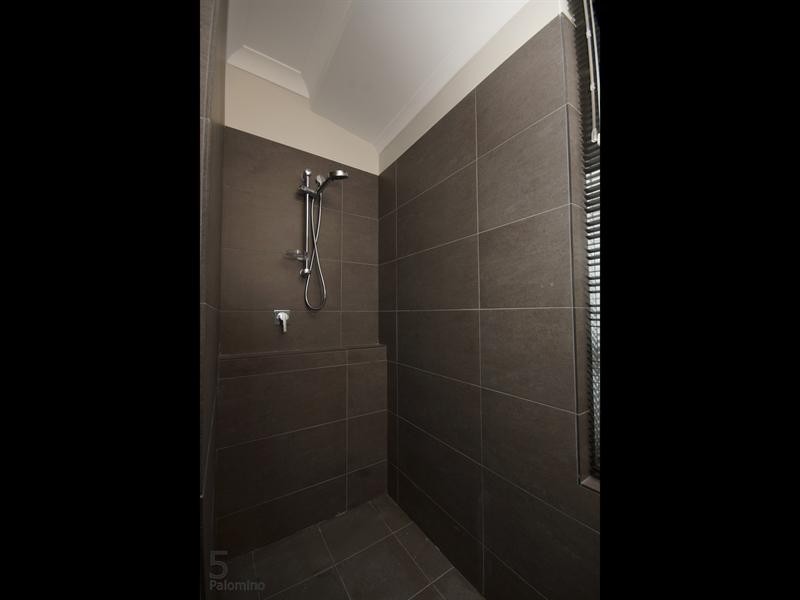 5 Palomino Prom, The Vines WA 6069