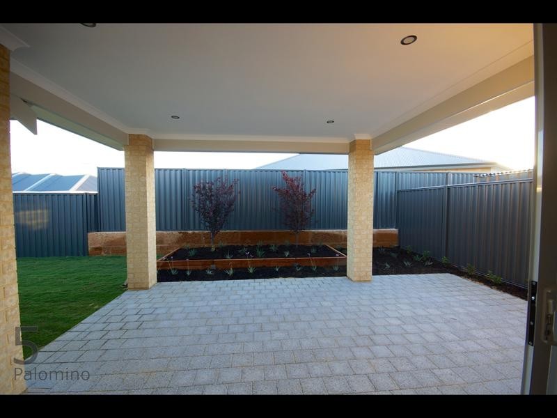 5 Palomino Prom, The Vines WA 6069