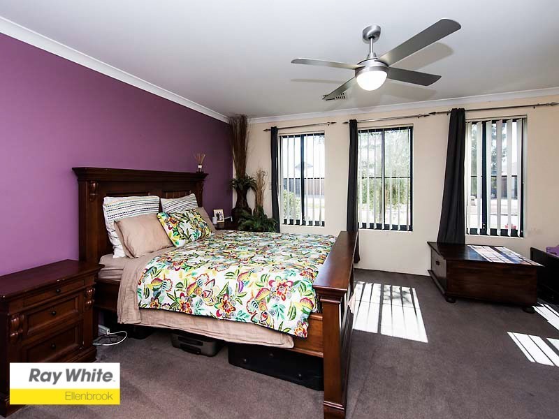 18 Farmaner Parkway, Ellenbrook WA 6069