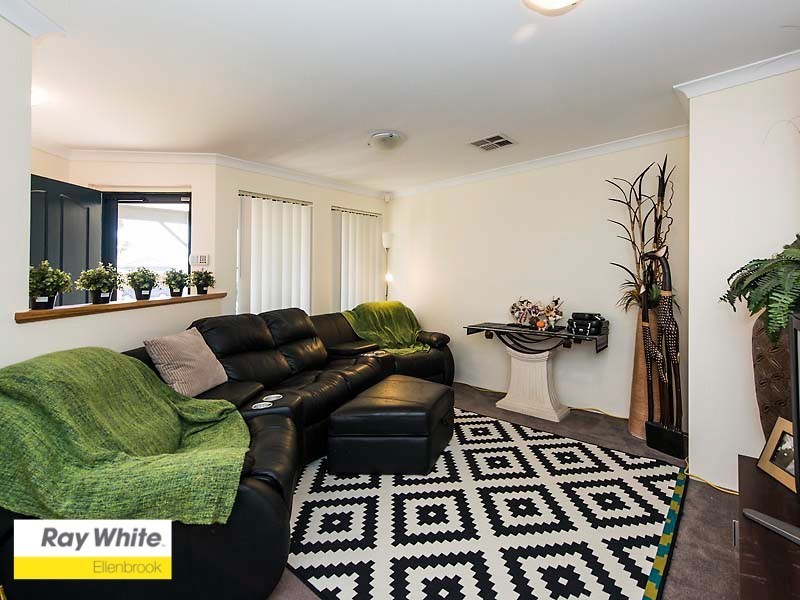 18 Farmaner Parkway, Ellenbrook WA 6069