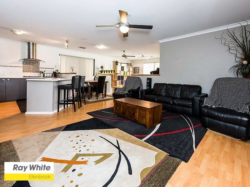 18 Farmaner Parkway, Ellenbrook WA 6069