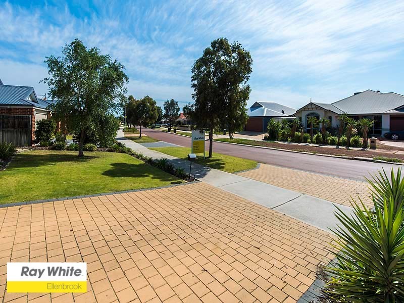 18 Farmaner Parkway, Ellenbrook WA 6069