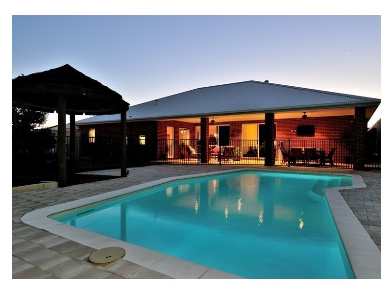 4 Cape Gardens, Ellenbrook WA 6069