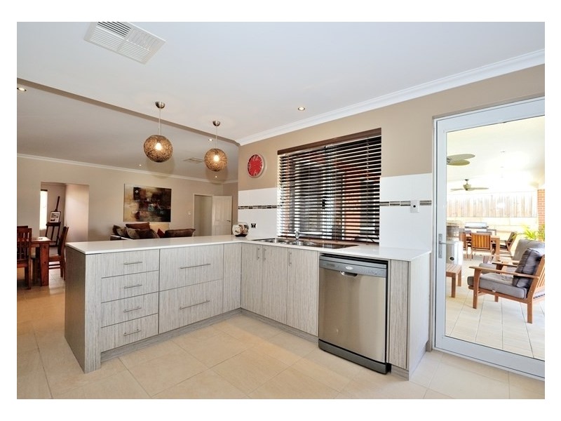 4 Cape Gardens, Ellenbrook WA 6069