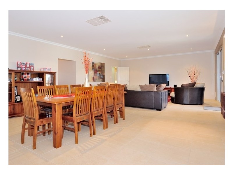 4 Cape Gardens, Ellenbrook WA 6069