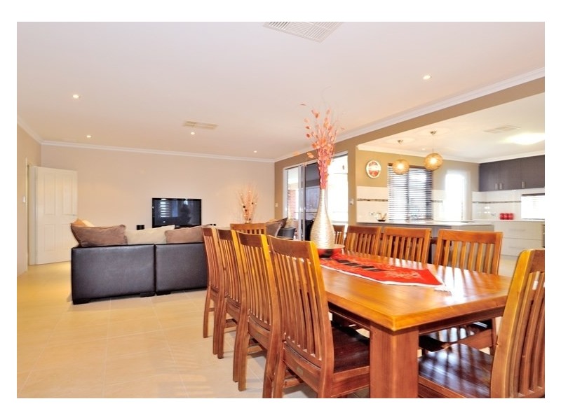 4 Cape Gardens, Ellenbrook WA 6069