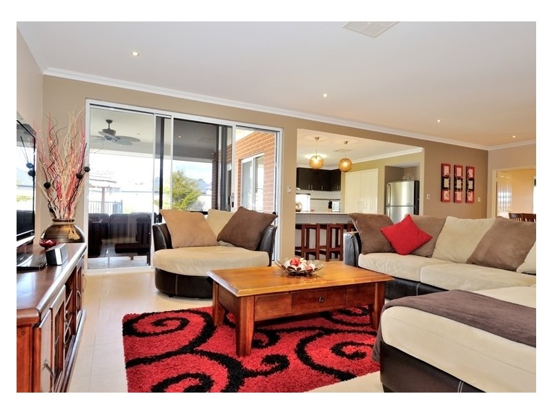 4 Cape Gardens, Ellenbrook WA 6069