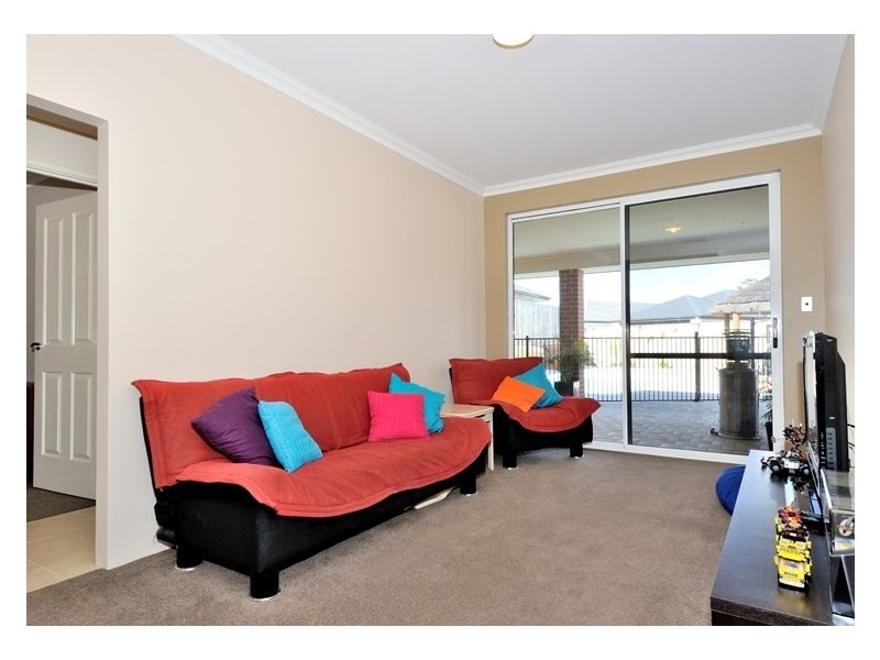 4 Cape Gardens, Ellenbrook WA 6069