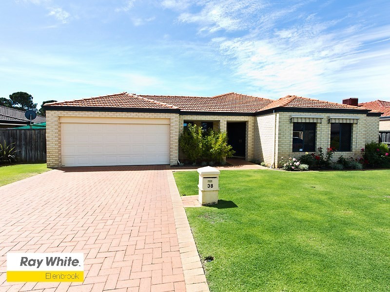 38 San Lorenzo Boulevard, Ellenbrook WA 6069