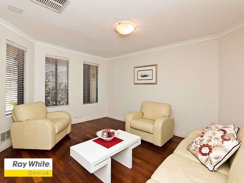 38 San Lorenzo Boulevard, Ellenbrook WA 6069