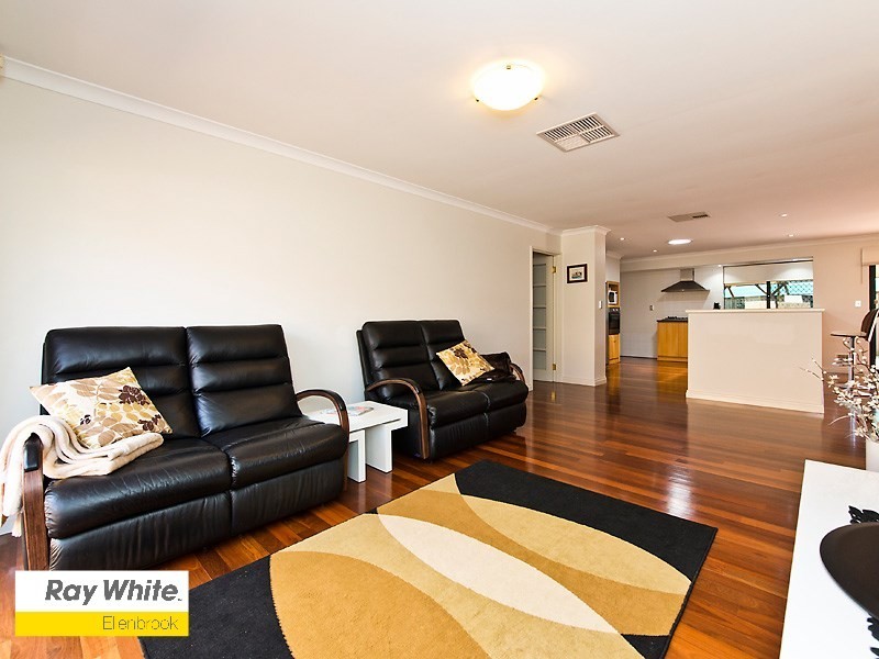 38 San Lorenzo Boulevard, Ellenbrook WA 6069