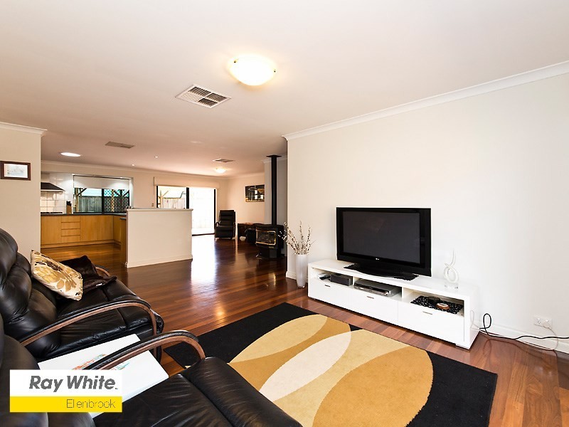 38 San Lorenzo Boulevard, Ellenbrook WA 6069