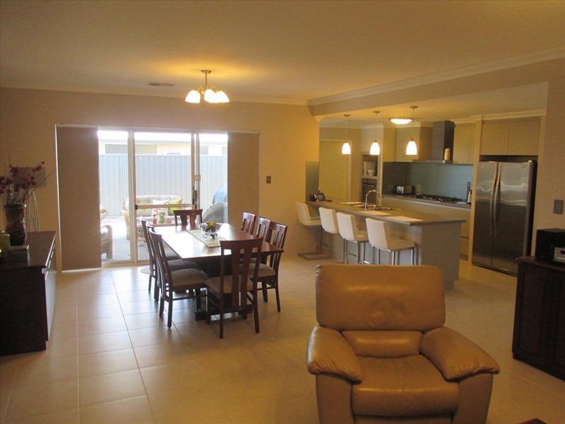 11 Manila Way, Aveley WA 6069