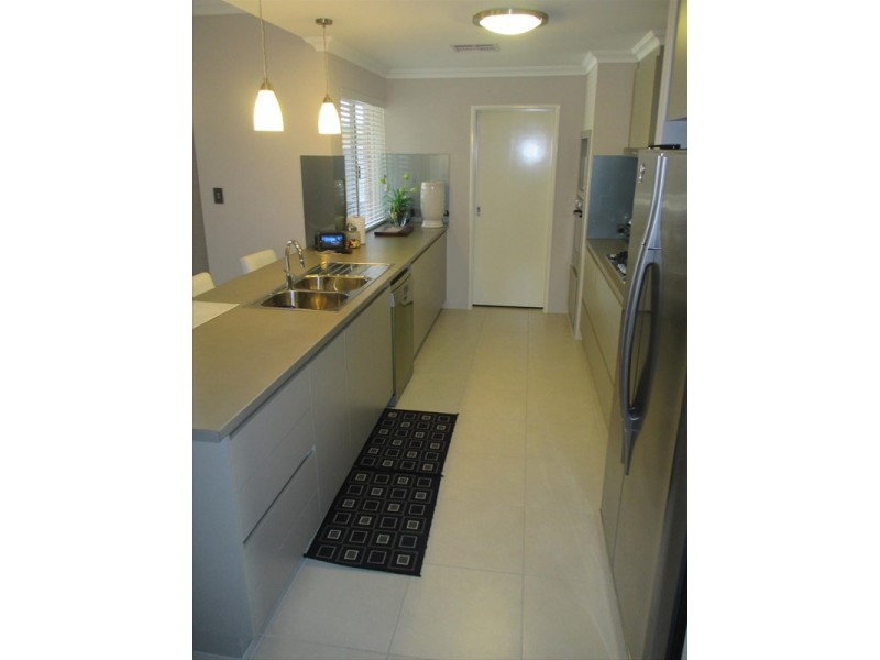 11 Manila Way, Aveley WA 6069