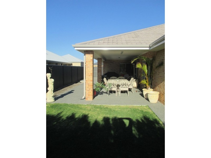 11 Manila Way, Aveley WA 6069