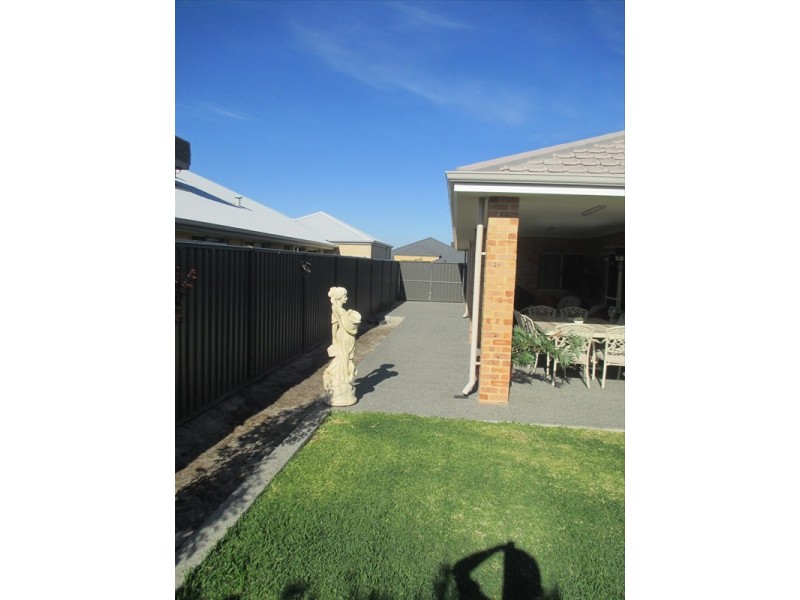 11 Manila Way, Aveley WA 6069