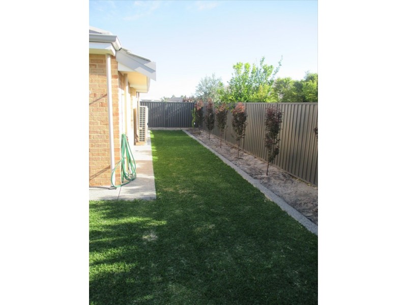 11 Manila Way, Aveley WA 6069