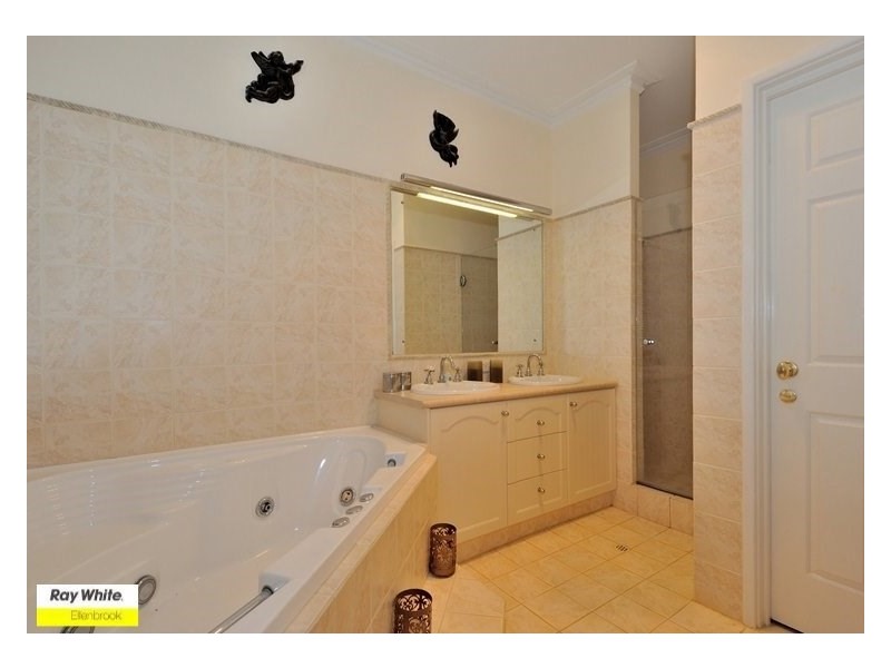 15 Chardonnay Drive, The Vines WA 6069