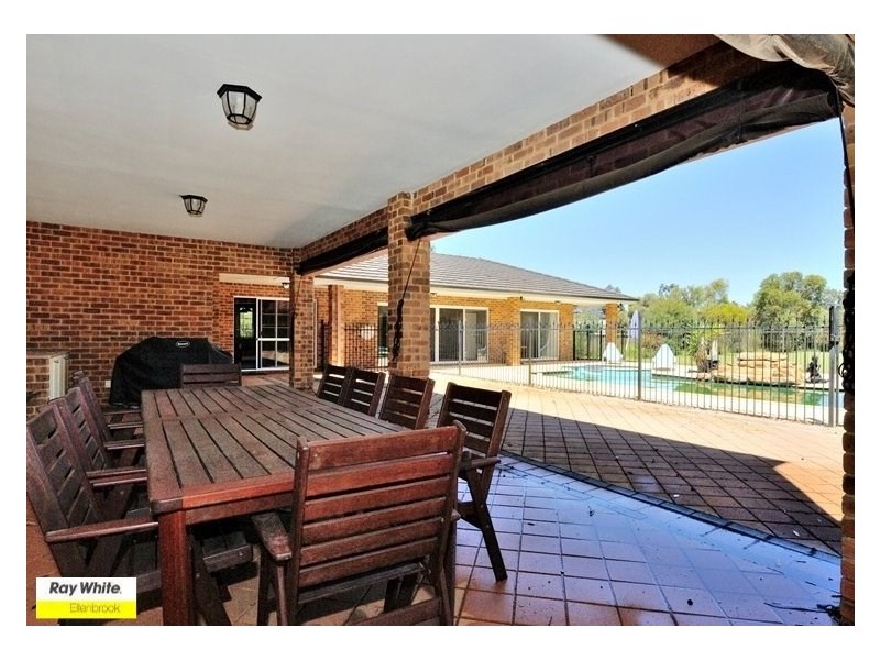 15 Chardonnay Drive, The Vines WA 6069