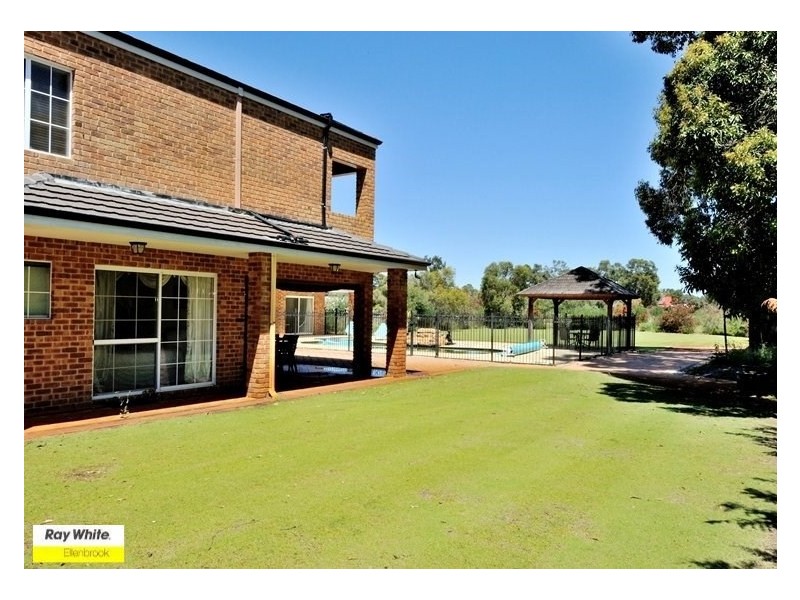 15 Chardonnay Drive, The Vines WA 6069