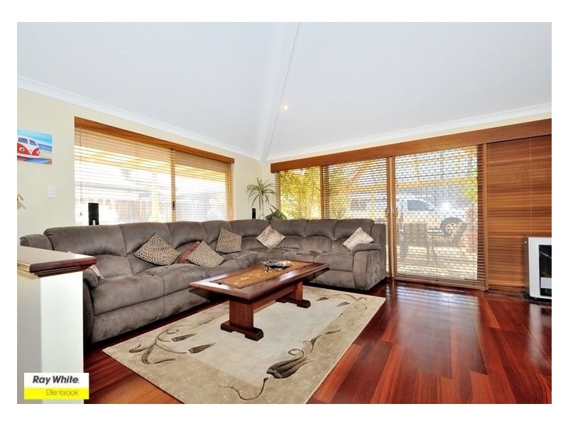 20 Sandown Circle, Henley Brook WA 6055