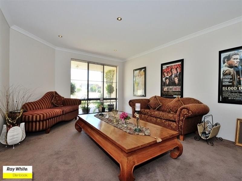 14 Pirianda Way, Aveley WA 6069