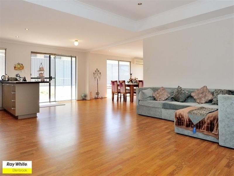 14 Pirianda Way, Aveley WA 6069