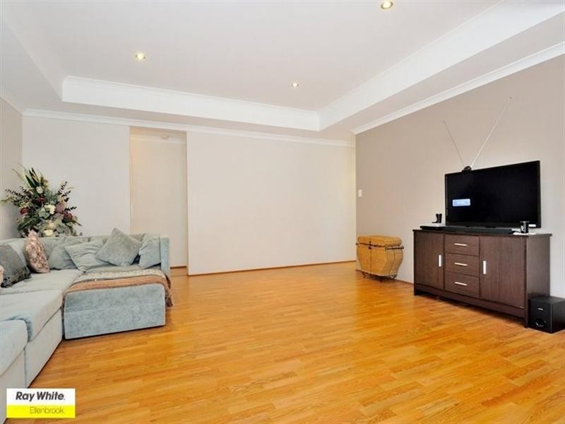 14 Pirianda Way, Aveley WA 6069