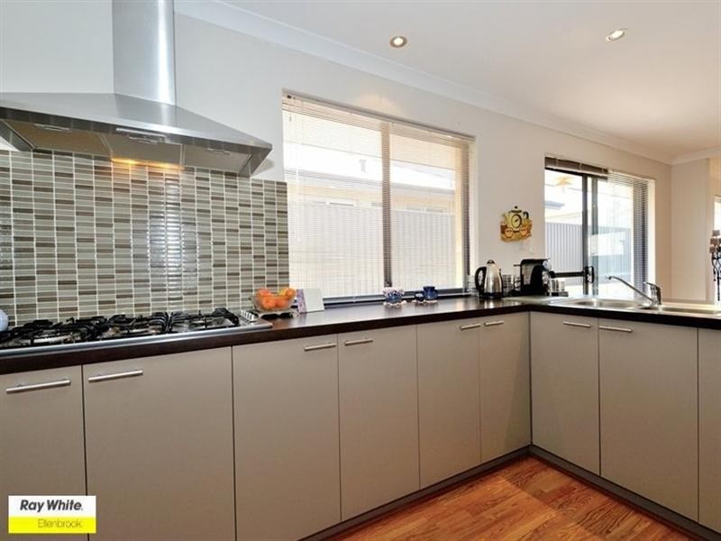 14 Pirianda Way, Aveley WA 6069