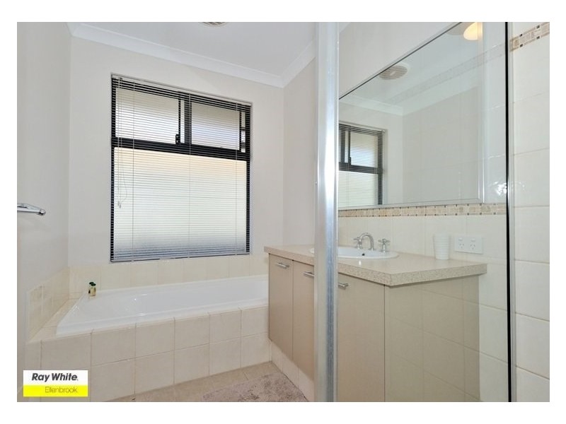 14 Pirianda Way, Aveley WA 6069