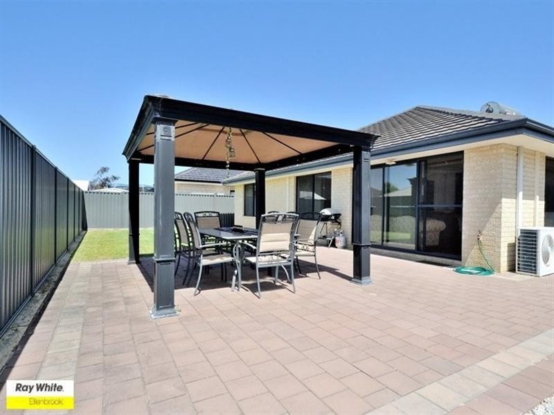 14 Pirianda Way, Aveley WA 6069