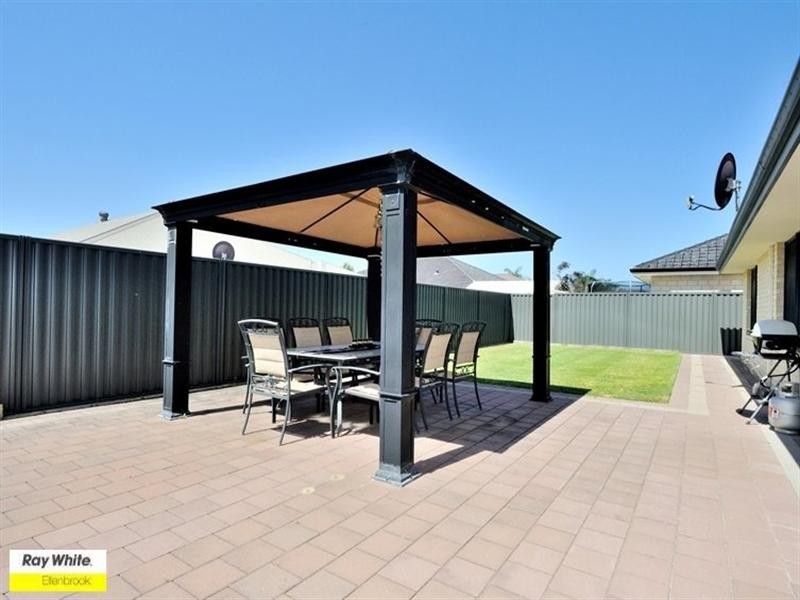 14 Pirianda Way, Aveley WA 6069