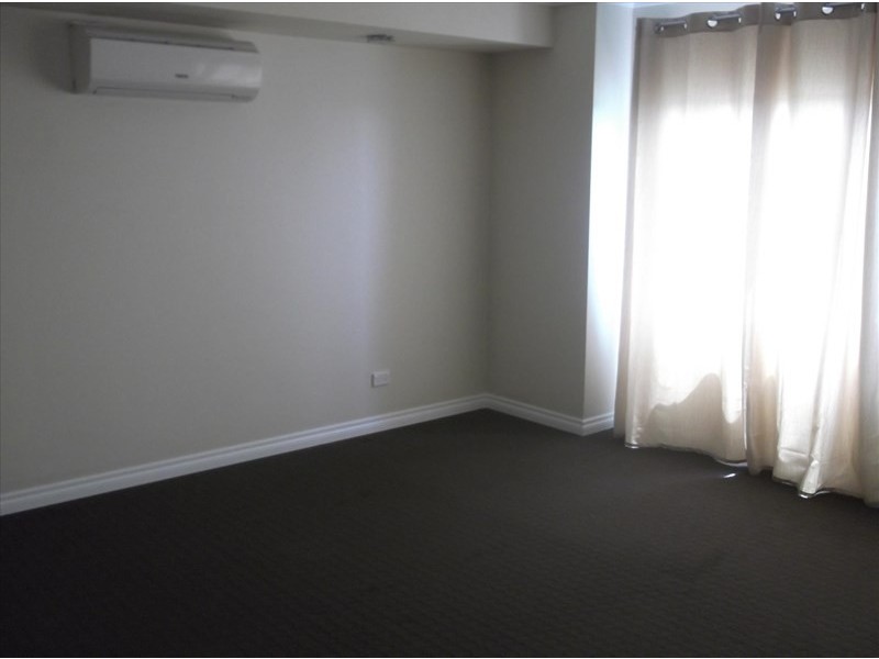 6 Hoyton Close, Ellenbrook WA 6069