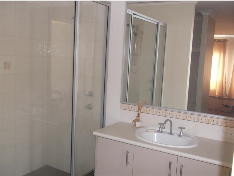 6 Hoyton Close, Ellenbrook WA 6069