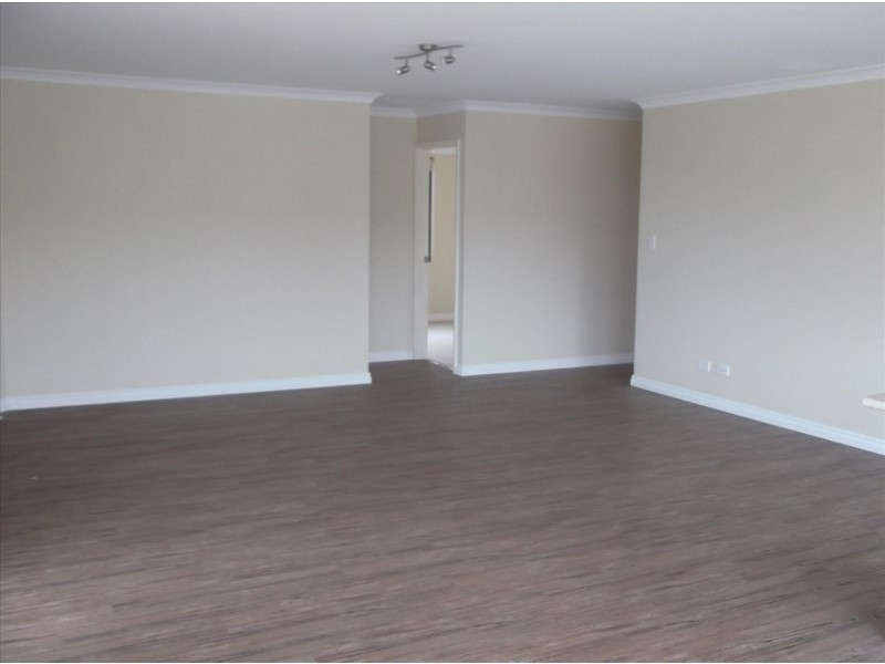 6 Hoyton Close, Ellenbrook WA 6069