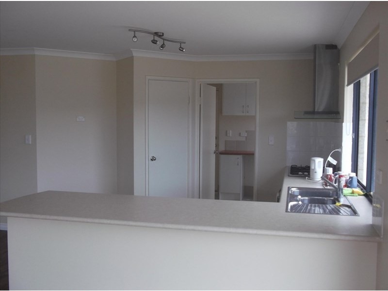 6 Hoyton Close, Ellenbrook WA 6069