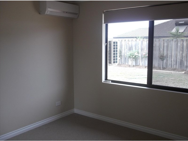 6 Hoyton Close, Ellenbrook WA 6069