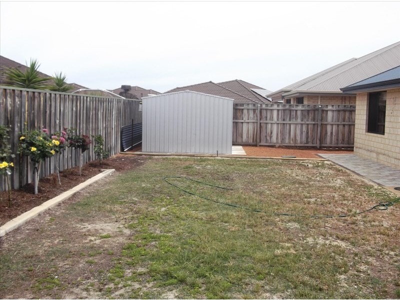 6 Hoyton Close, Ellenbrook WA 6069